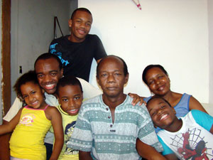 Marcelino Rodrigues Rocha (no centro) e Família
